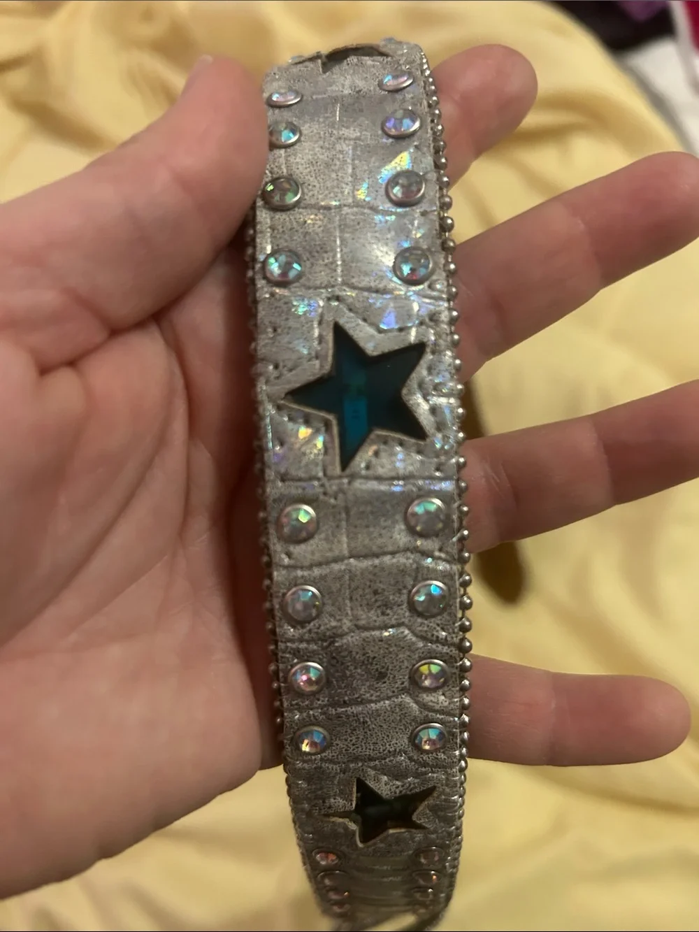 Silver Embossed Western-Style Belt with Decorative Buckle